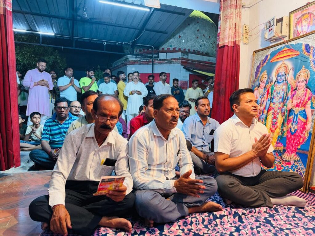 भक्तों ने किया सामूहिक हनुमान चालीसा पाठ